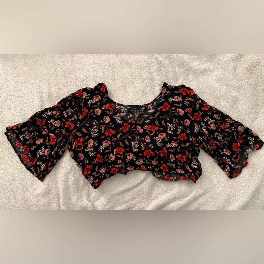 American Eagle Half Sleeve Floral Open Back Crop Top